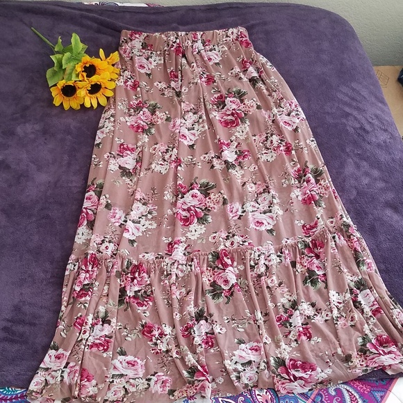 American Rag Dresses & Skirts - 💥💥4/$20 NWOT Maxi skirt